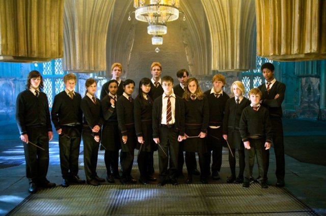 HarryPotter_WB_F5_DumbledoresArmyGroupImage_Promo_080615_Land